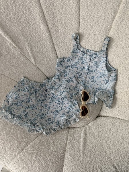 طقم بناتي مع نضارة 