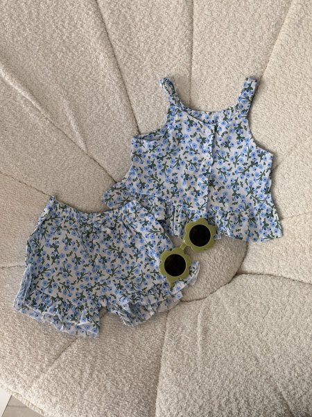 طقم بناتي مع نضارة 