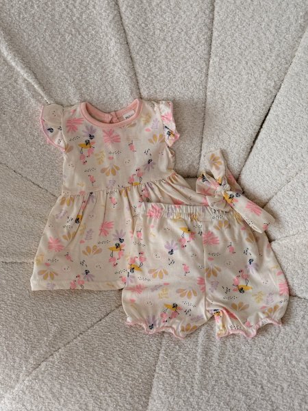 طقم بناتي مع بندانه 