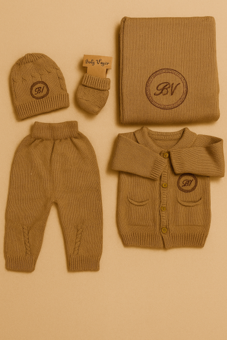 طقم صوف بيبي من 6 ل 9 شهور 5 قطع