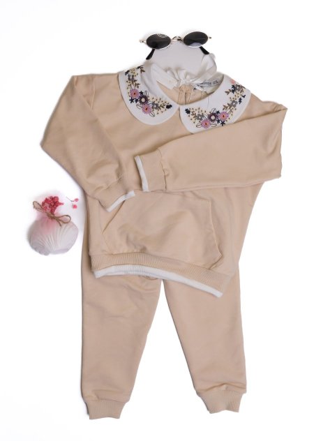 طقم بناتي مريح وعملي