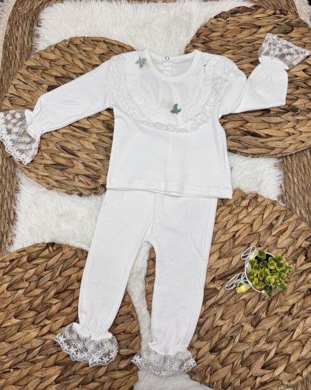 طقم بيبي ابيض