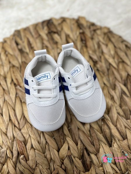 ابيض مع كحلي